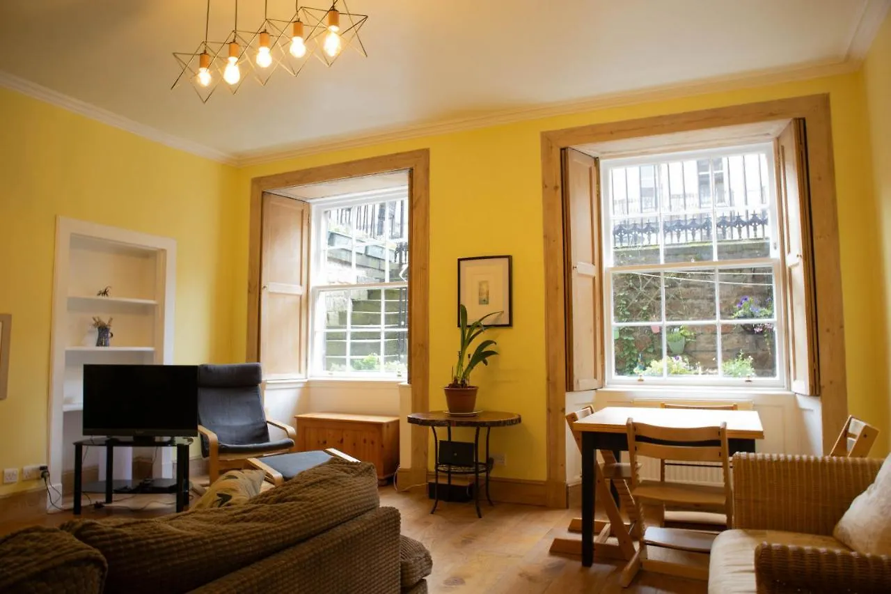 Apartment Elegant & Sunny 2Bd Basement Stay, Edinburgh! United Kingdom
