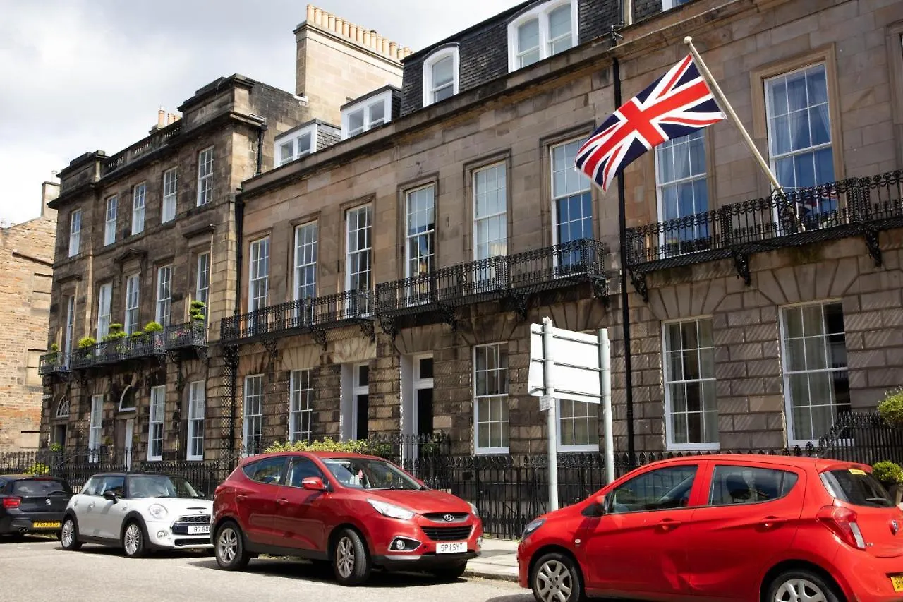Elegant & Sunny 2Bd Basement Stay, Edinburgh!