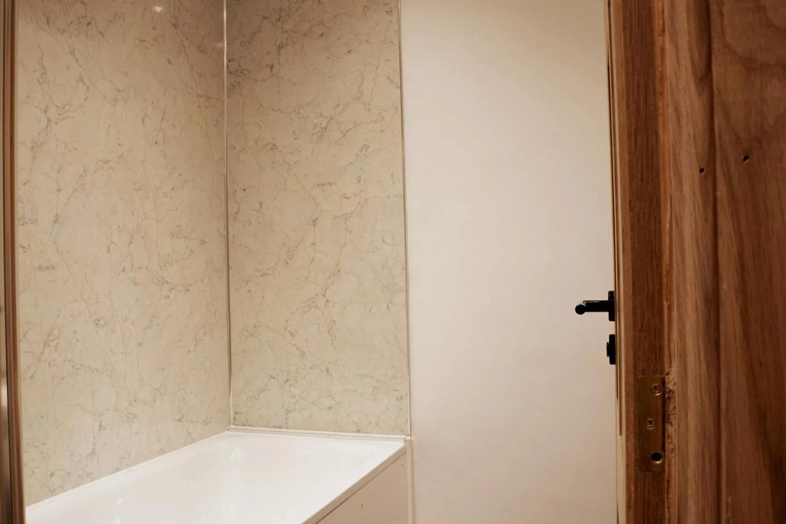 Elegant & Sunny 2Bd Basement Stay, Edinburgh! 0*, 에든버러 영국