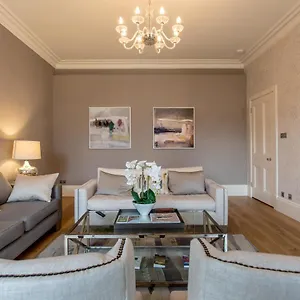 Exclusive 2 Bed, Free Private Parking, In West End Apartment