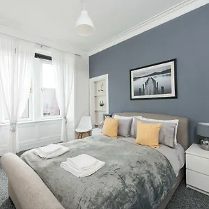The Roseburn Apartment